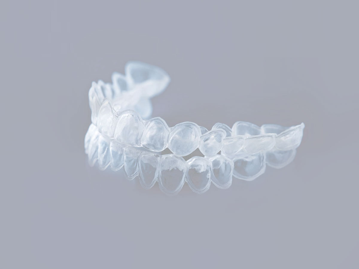 Blanchiment à la maison supervisé par un dentiste.
