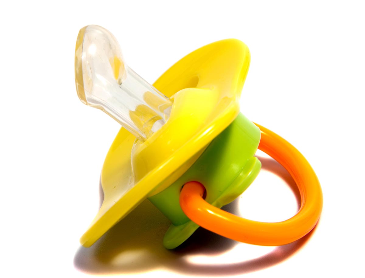 Les suces dites « orthodontiques ».