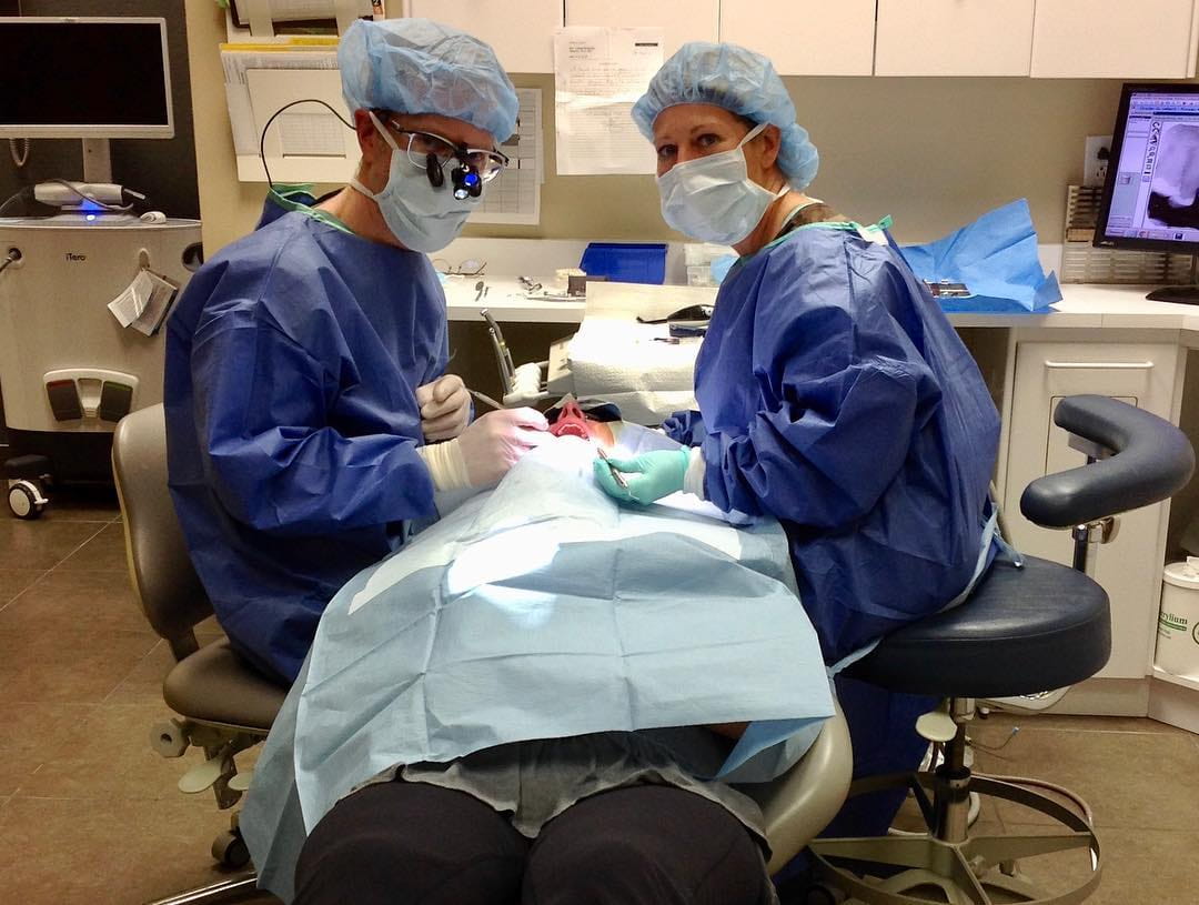 Collègues au travail au Centre de Santé Dentaire Al Dente
