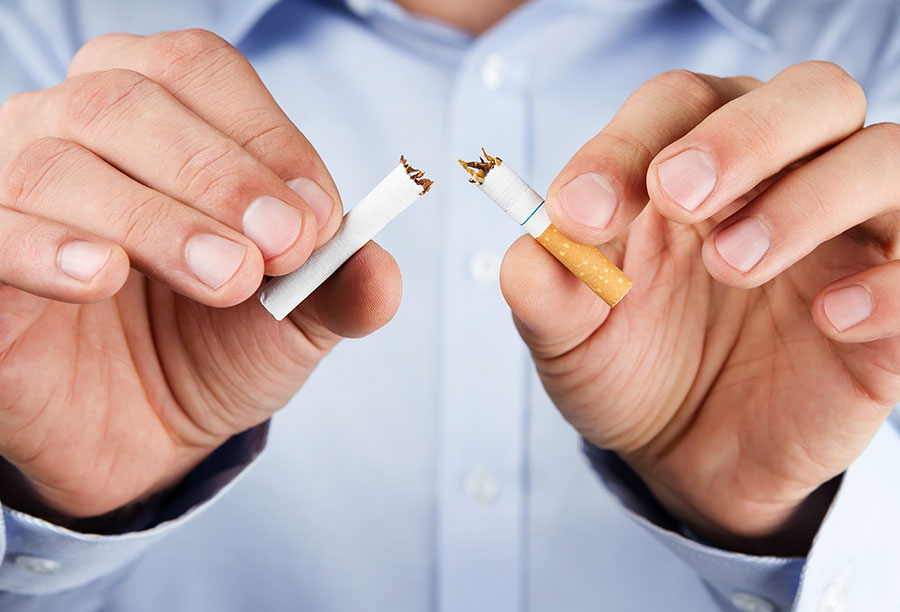 Le tabac est la cause de plusieurs problèmes dentaires.