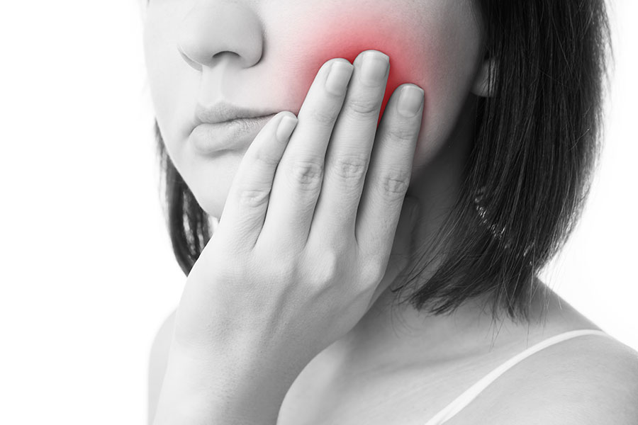 Symptômes des récessions gingivales.